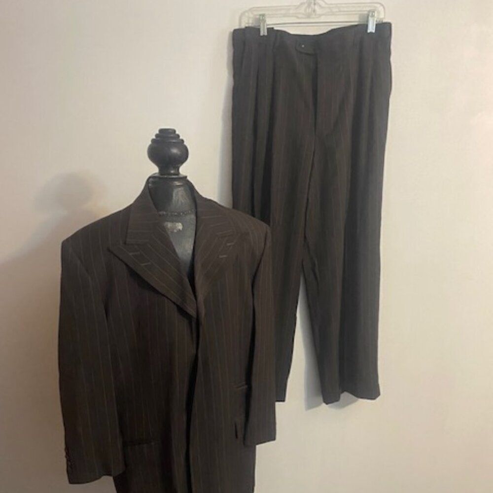 Stacy Adam Brown/White pinstripe suit. size 42R